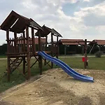 Vendégház Karmon Park Veľký Meder