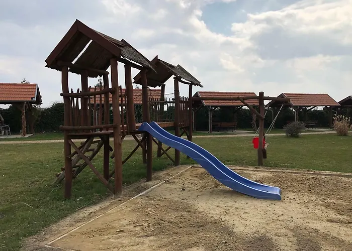 ゲストハウス Karmon Park Veľký Meder